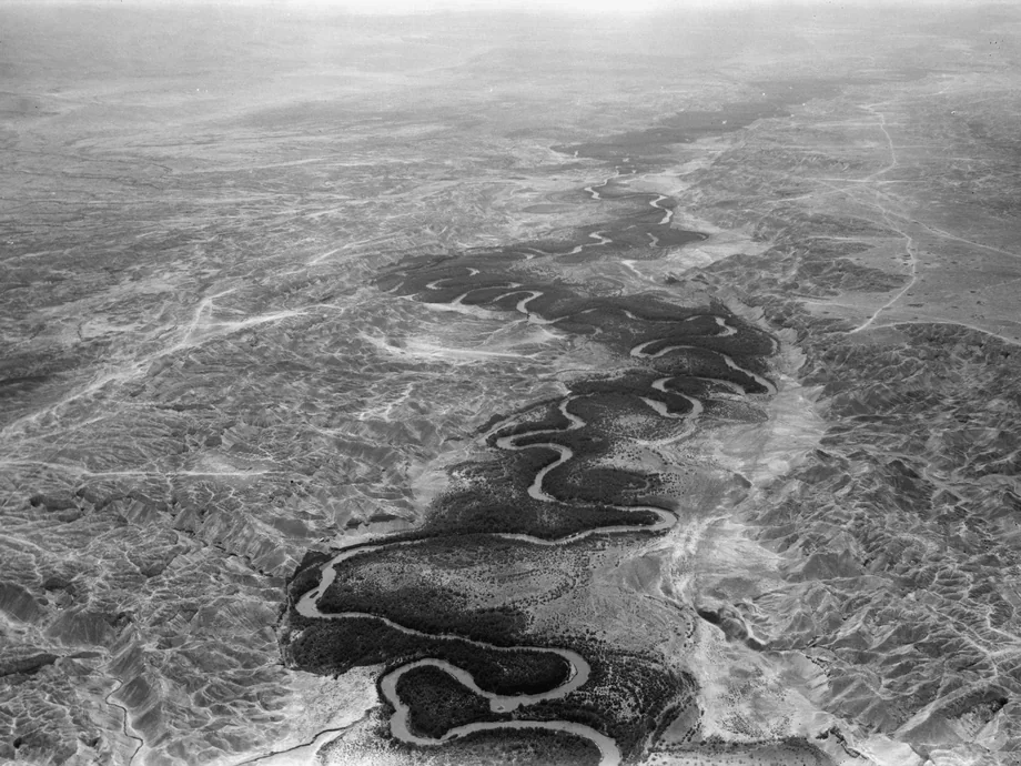 صورة جوية تاريخية لتعرجات نهر الأردن سنة 1931